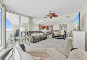 Spacious Gulf-view Retreat With Balcony